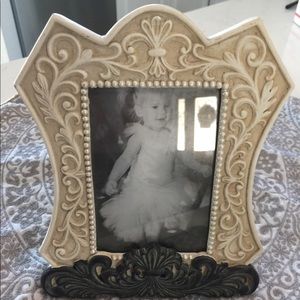 Ceramic Ivory Vintage style 5x7 photo frame NWT